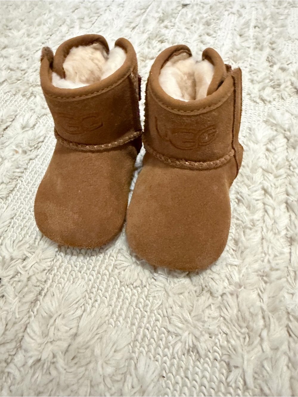 UGG Baby Classic Mini Booties in Chestnut - size 0/1